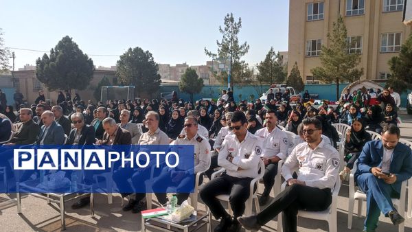 گرامیداشت پدافند غیرعامل با حضور مسئولان شهرستان در دبیرستان وکیلی ۹