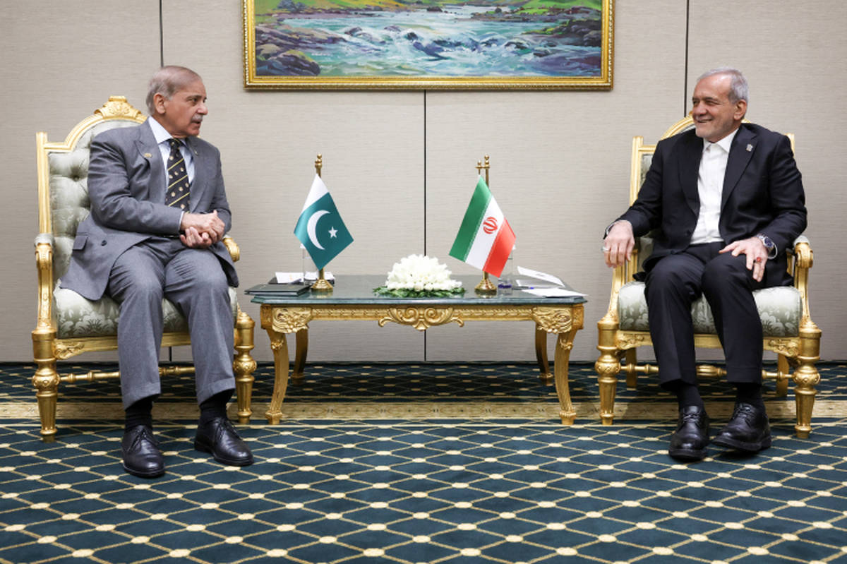تأکید سران ایران و پاکستان بر تقویت همکاری‌های مشترک و تسریع در اجرای توافقات فیمابین