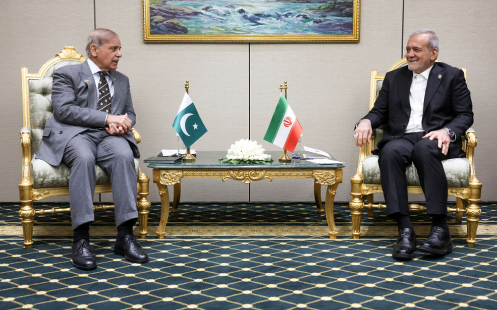 تأکید سران ایران و پاکستان بر تقویت همکاری‌های مشترک و تسریع در اجرای توافقات فیمابین