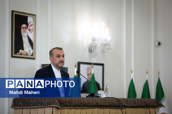 نشست وزیر خارجه با سفرای خارجی مقیم تهران