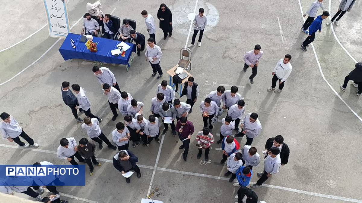 مسابقه «نجات تخم‌مرغ» در دبیرستان شهید بهشتی بهبهان