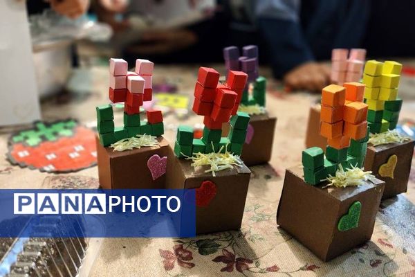 نمایشگاه کسب و کارهای دانش آموزی در دبستان حکمت نبوی ناحیه دو شهرری 