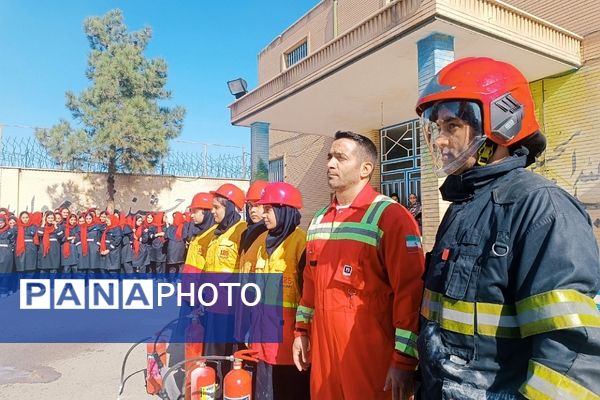 مانور پدافند غیرعامل در دبیرستان  سوده شهرستان ورامین 