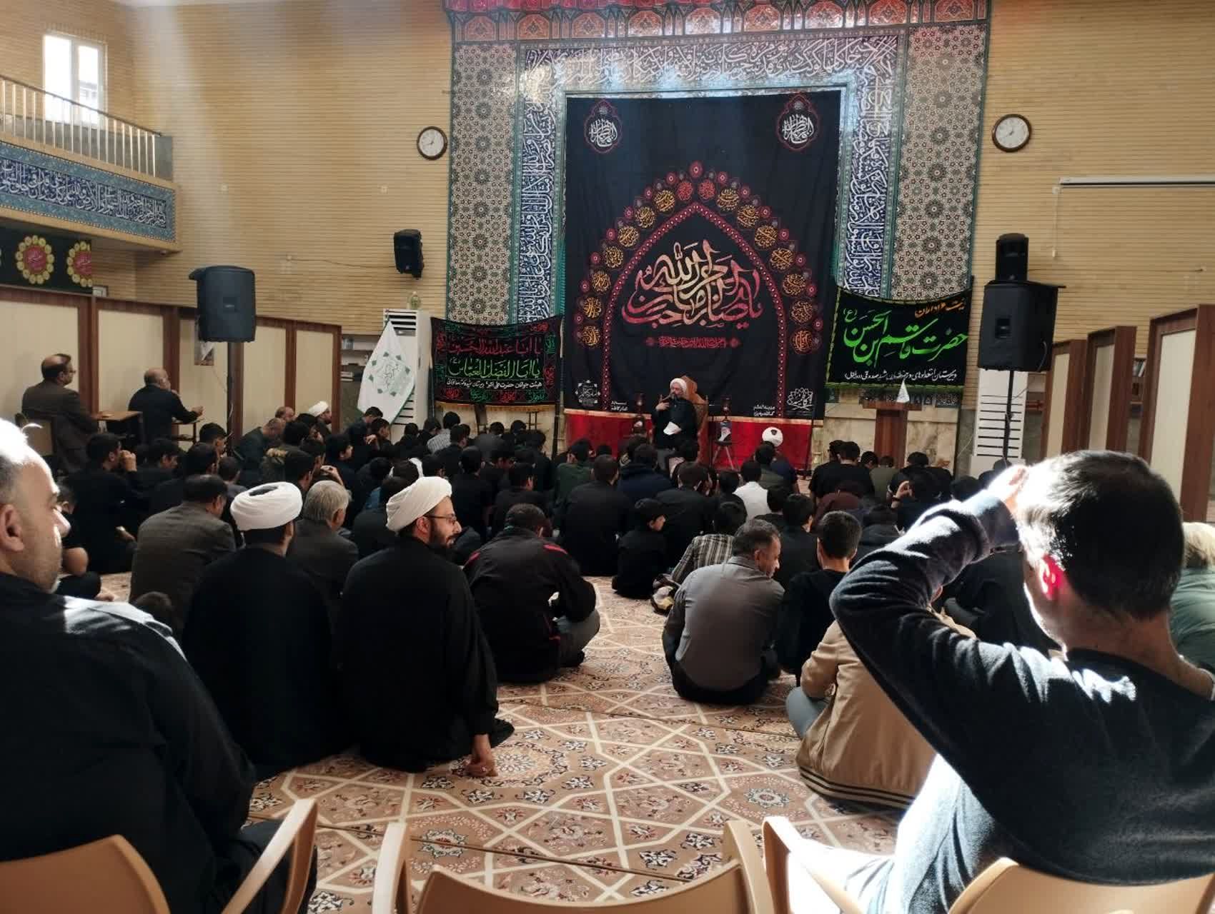 عزاداری هیات‌های دانش‌آموزی در کاظمیه