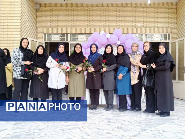 تجلیل از معلم و دختر ایرانی در بهار کرامت 