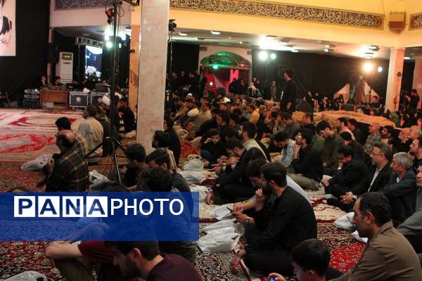 اجتماع «عاشقان بی‌نشان» در کاشان؛ روایت تصویر از شب ادای احترام به شهدا