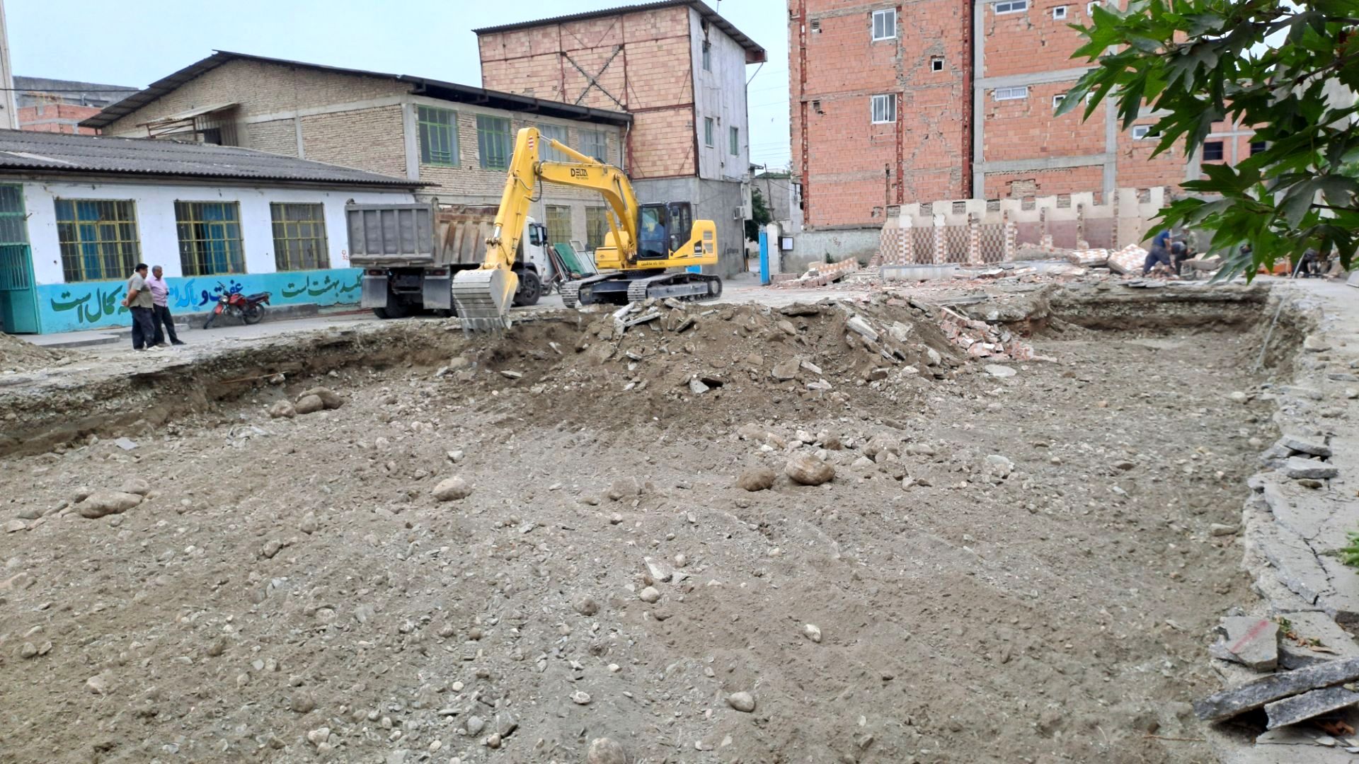 آغاز عملیات خاک‌برداری دبستان شهید زاهدی در گلوگاه