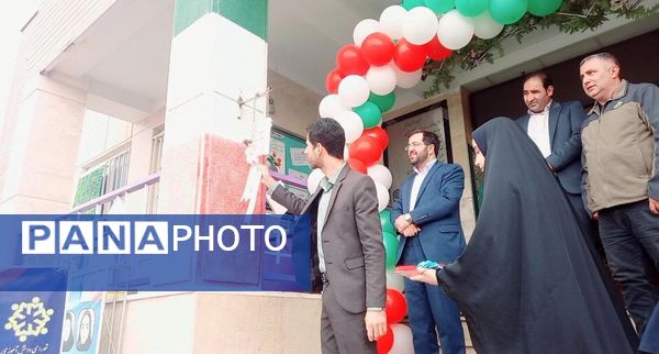نواختن زنگ استکبارستیزی همزمان با برگزاری بیست و هفتمین دوره انتخابات شورای دانش‌آموزی در آموزشگاه فرزانگان ملارد