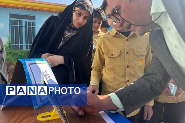 برای اولین بار در کشور،انتخابات الکترونیکی شورای دانش آموزی در دبیرستان صبح روشن شهر قدس