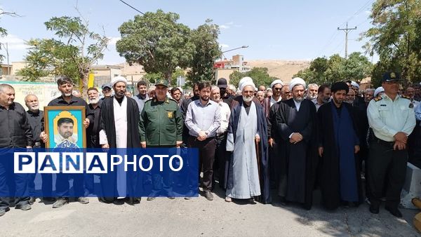تقدیر از خانواده شهید اسلامی در سالروز اقامه اولین نماز جمعه پس از انقلاب