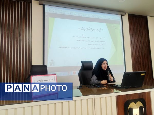 نشست تخصصی رابطین پژوهش؛ گامی برای توسعه علمی مدارس ناحیه ۶