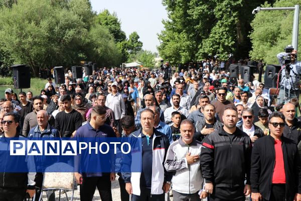 پیاده روی بزرگ خانوادگی در کرمانشاه 