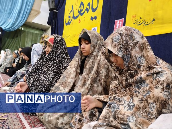 اعتکاف دختران نوجوان در مسجد سیدالشهدا مشهد