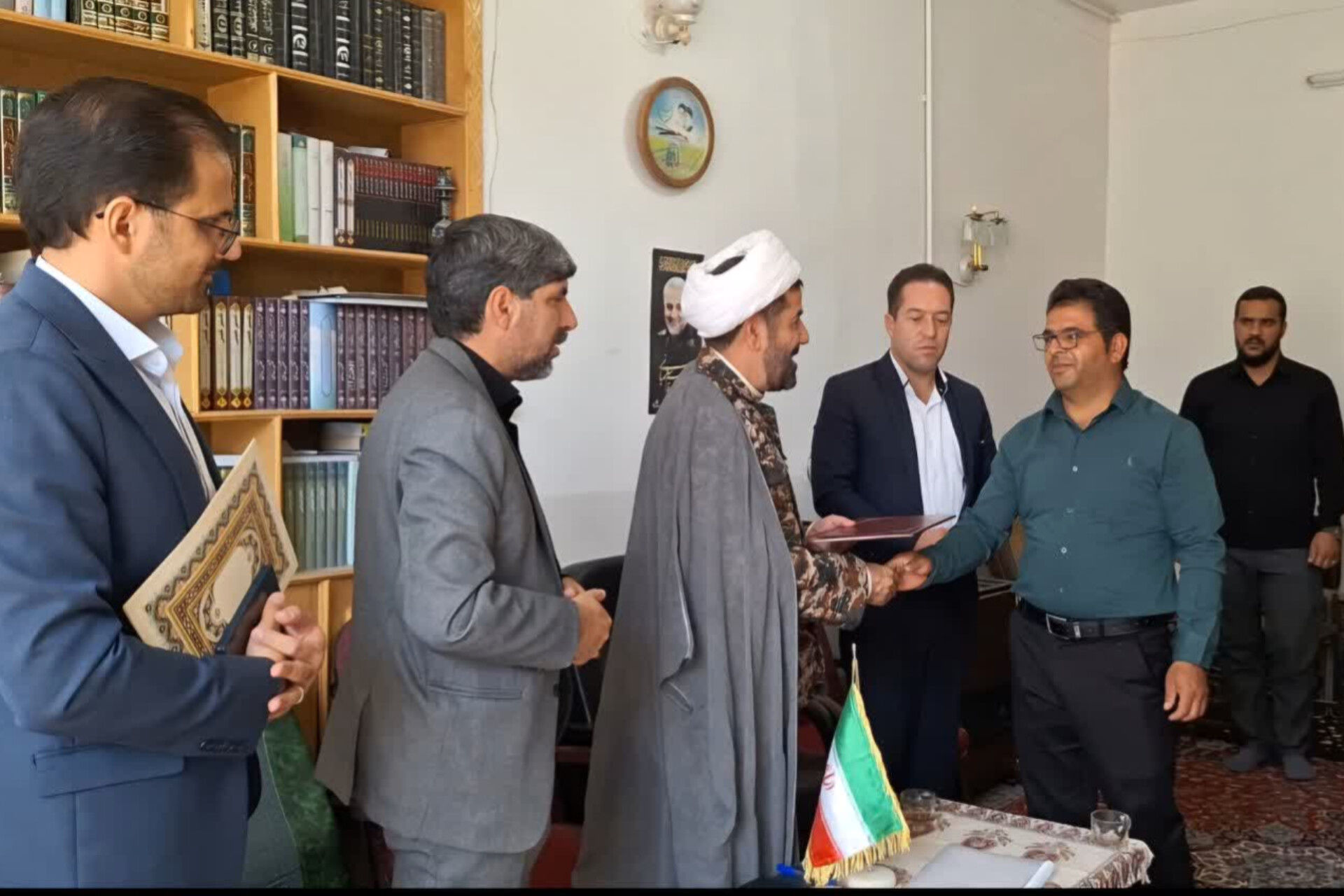باقر نبوی با حفظ سمت به عنوان نماینده آموزش وپرورش آباده در شهر ایزدخواست منصوب شد