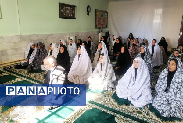جلسه جهاد اسلامی حجاب و عفاف دختران در دبیرستان حاج مهدی روحانی شهرستان خلیل آباد 