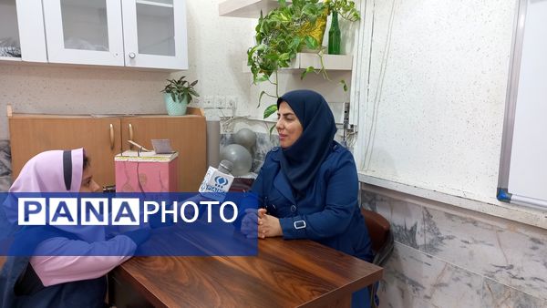 نمایشگاه هفته پژوهش در دبستان شاهد تحقیقی ناحیه ۶