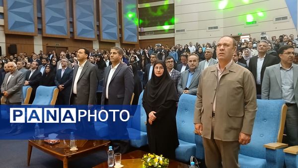 معلم قلب تپنده پایتخت دانایی