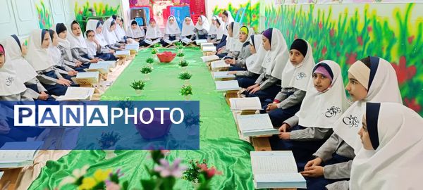 محفل انس با قرآن به‌مناسبت هفته بسیج دانش‌آموزی