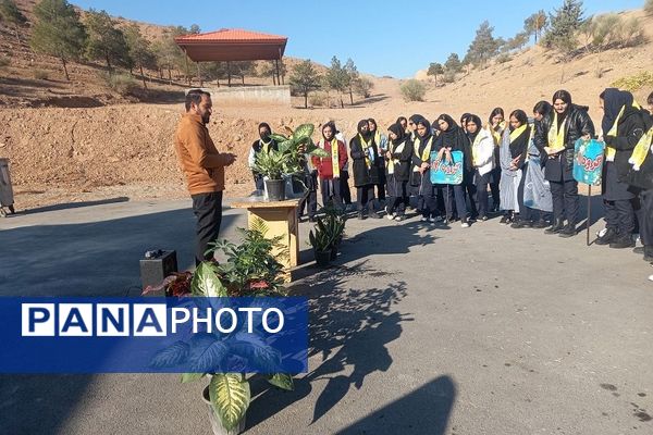 اعزام دانش آموزان شهرستان ورامین به اردو یک روزه تمشک