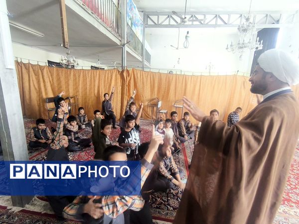 اقامه نماز جماعت به صورت مستمر و روزانه در دبستان شهید نجفی فدافن