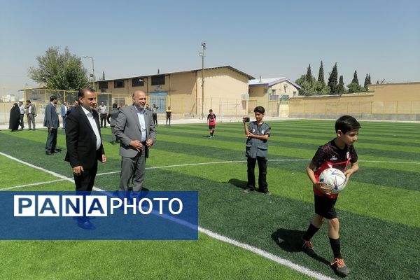 آیین افتتاح زمین‌های چمن مصنوعی آموزش و پرورش ناحیه ۳شیراز 