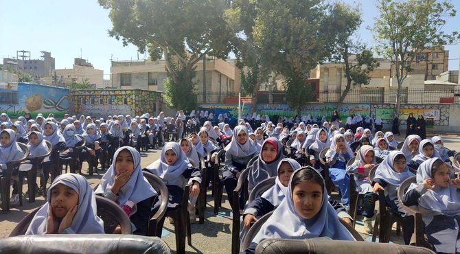 آیین نواختن زنگ مهر، ایثار و شهادت در دبستان شاهد حاج تقی آقا بزرگ مشهد 