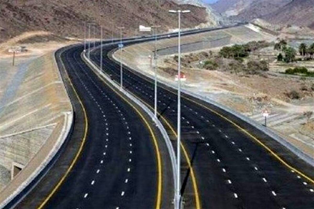 معاون وزیر راه: آزادراه شیراز - اصفهان نقش هدایت ترانزیت از مرکز به جنوب را بر عهده دارد