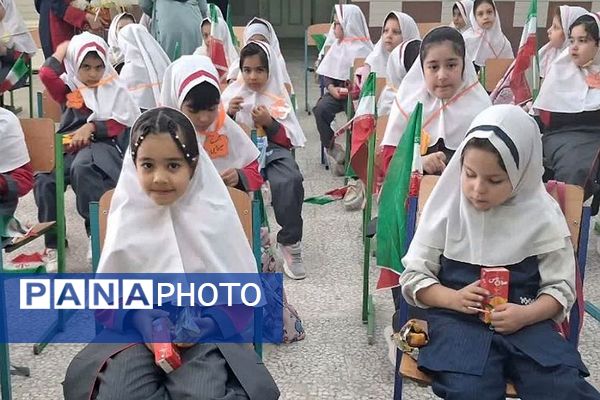 برگزاری جشن شکوفه ها در دبستان نجمه ناحیه یک شهرری