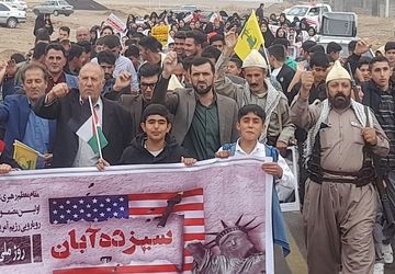دانش‌آموزان شهرستان هلیلان در راهپیمائی۱۳ آبان،جنایات صهیونیست‌ها را محکوم کردند 