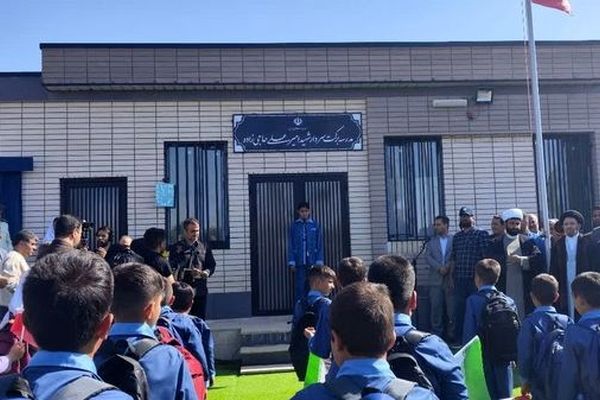 افتتاح مدرسه «دوکلاسه برکت شهید امیرعلی حاجی‌زاده» در بَگ وردی؛ پایان سلطه کلاس‌های کانکسی در دل دلفان
