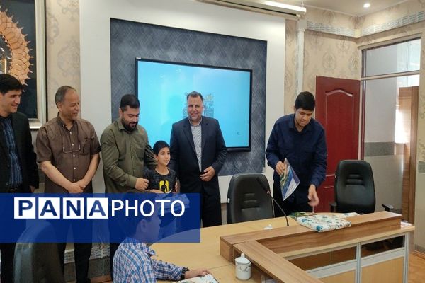 تجلیل از برگزیدگان پویش رأی با خانواده در نیشابور