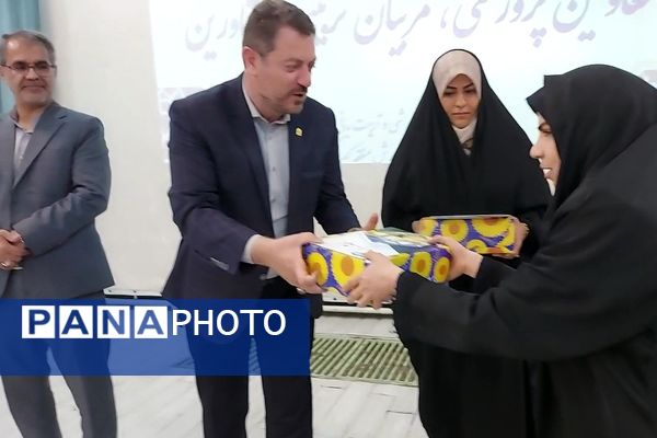 مراسم تجلیل از معاونین پرورشی، مربیان تربیتی و مشاورین مدارس منطقه کهریزک 