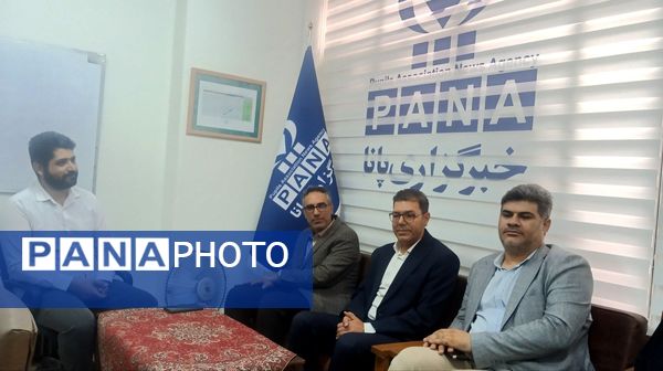 مدیر آموزش و پرورش ناحیه 2 زنجان با حضور در سازمان دانش‌آموزی روز خبرنگار را گرامی داشت