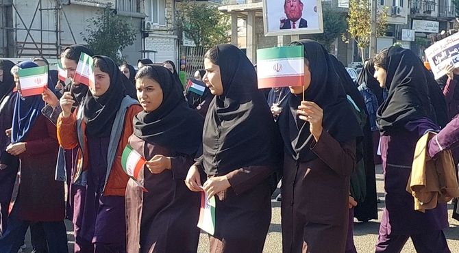 13 آبان متحد و استوار در مقابل استکبار