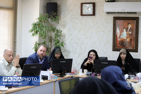 میزگرد علمی و آموزشی بررسی راهکارهای ارتقای کیفیت و تقویت مدارس دولتی