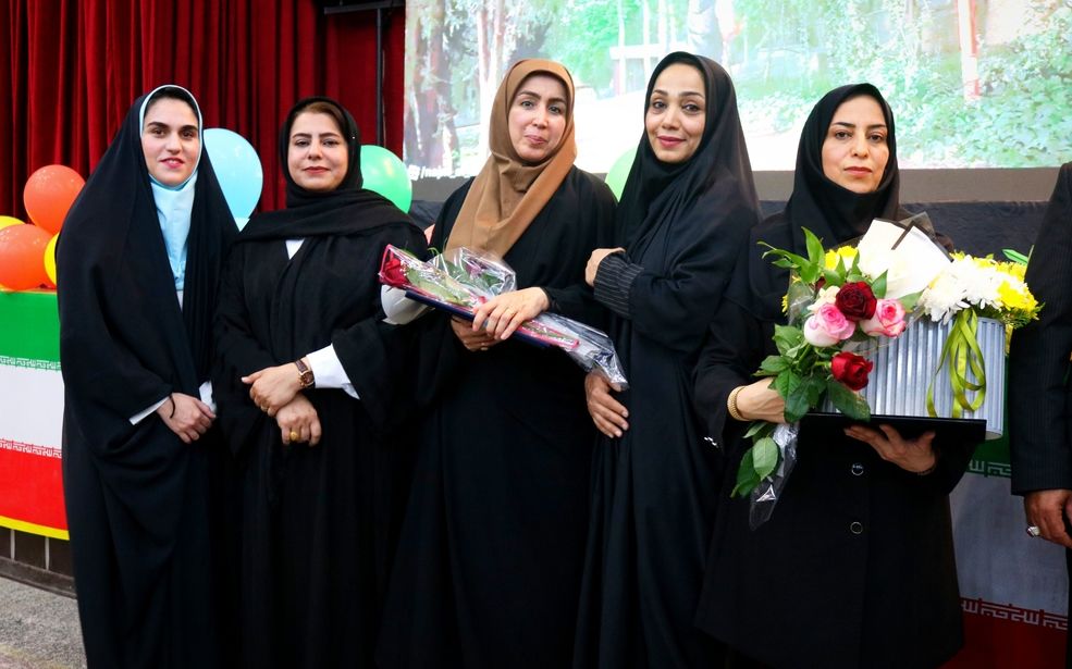 جشنی با رایحه دلنشین معلمی در لامرد



