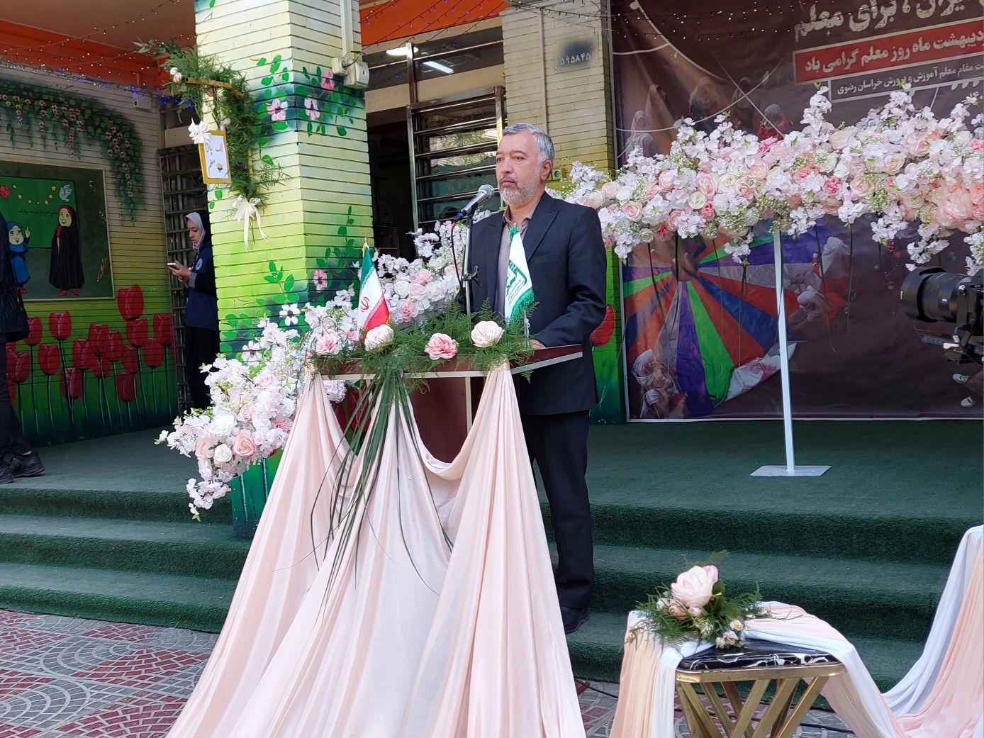 معلمین در دنیای امروز نقش سازنده و مولد دارند