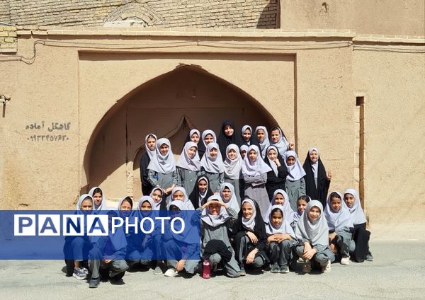 بازدید دانش‌آموزان میبدی از بافت سنتی شهرستان 