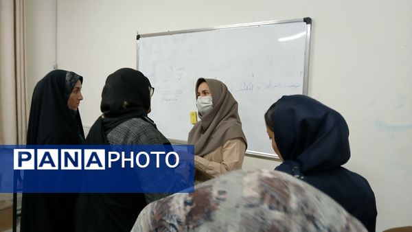 تحویل کارنامه در دبیرستان نمونه اندیشه