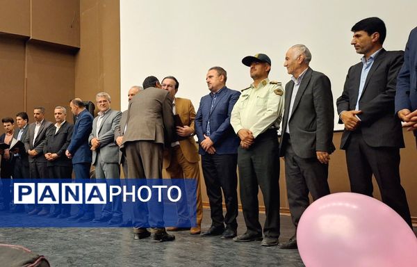 جشنی به پاس قدردانی از معلمان در لردگان