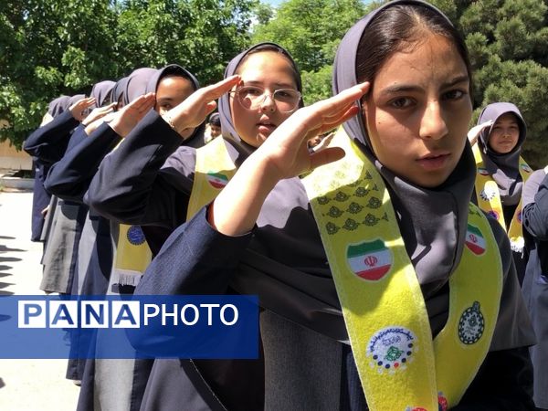بازدید ارزیاب سازمان دانش‌آموزی کشور از دبیرستان تشکیلاتی المهدی ناحیه ۵ مشهد