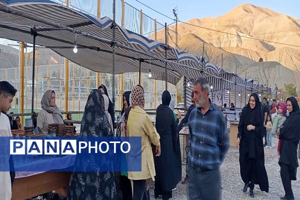 نمایشگاه محصولات بومی محلی و صنایع دستی در شهر بارنیشابور