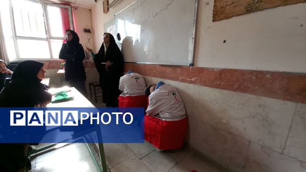 برگزاری مانور زلزله در دبیرستان سردار شهید قاسم سلیمانی 