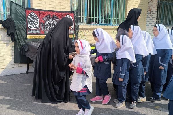 تجدیدِ پیمان با انقلاب و اهل بیت(ع) در روز ۱۳ آبان