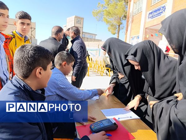 جلسه انجمن اولیا و مربیان آموزشگاه نمونه دولتی مرحوم طاووسی