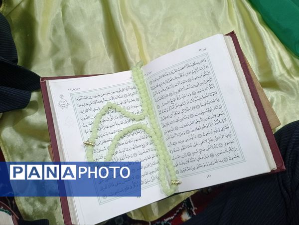 برگزاری محفل نورانی انس با قرآن در دبیرستان دکتر جواد حداد۲ ناحیه پنج
