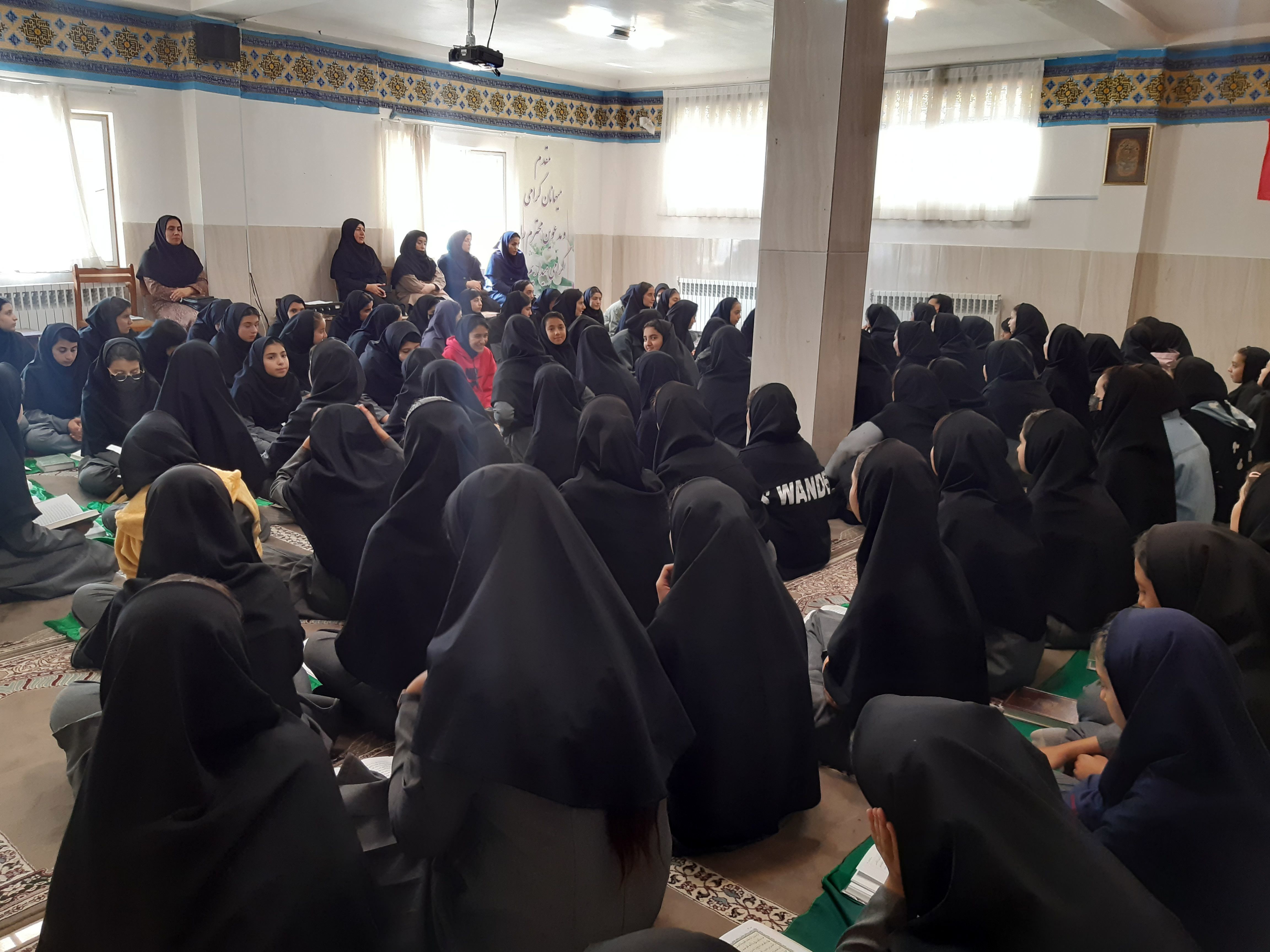 برگزاری محفل انس با قرآن در دبیرستان نور اردبیل