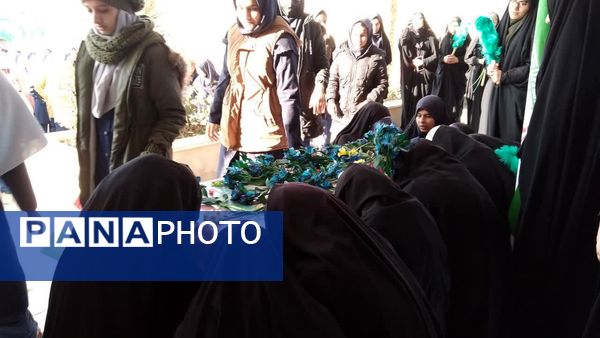 مراسم استقبال از شهید گمنام در دبیرستان دخترانه بهار آزادی فلاورجان 