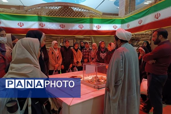 یادمان شهدای گمنام و موزه آثار شهدا و ایثاگران میزبان دانش‌آموزان دبیرستان هدی 2