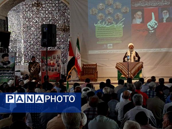 نماز جمعه ای هزاران نفری با حضور حماسی مردم کاشمر